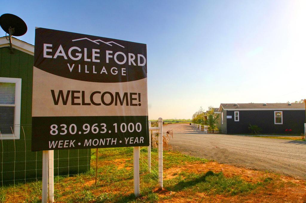 Eagle Ford Village Suites Dilley Exterior photo